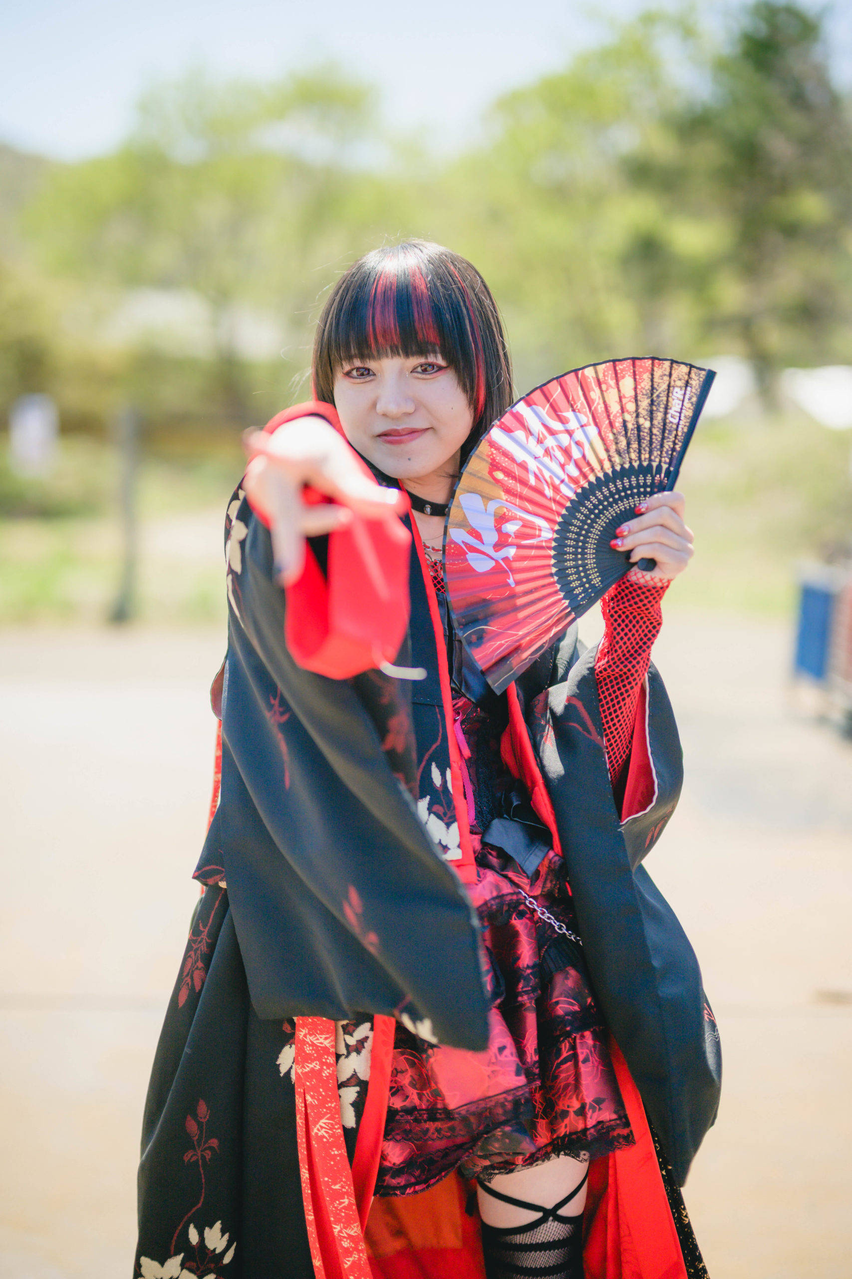 こちらに手を伸ばすCha’R